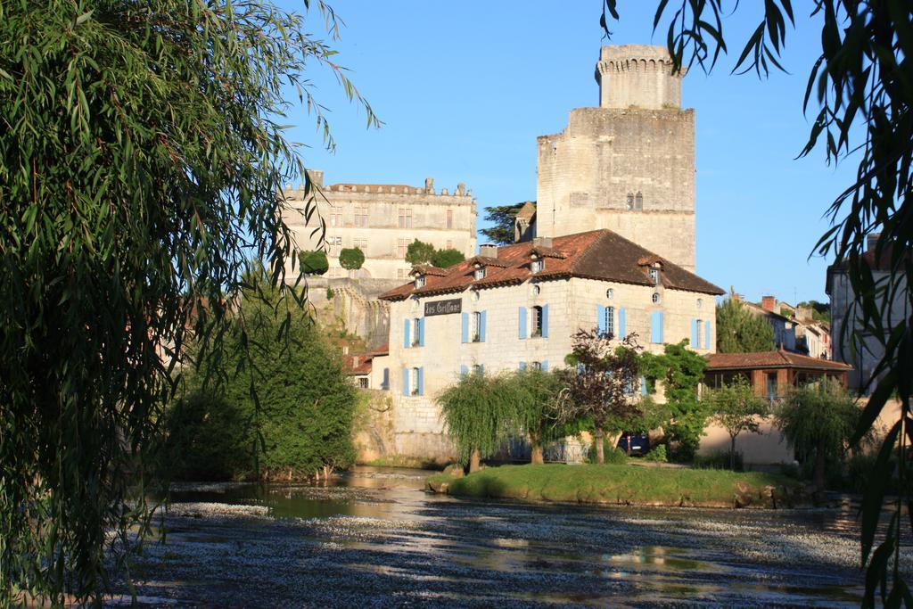 Hostellerie Les Griffons ブルデイユ エクステリア 写真