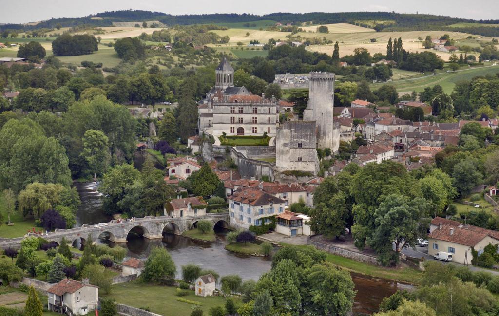 Hostellerie Les Griffons ブルデイユ エクステリア 写真