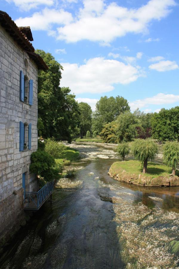 Hostellerie Les Griffons ブルデイユ エクステリア 写真